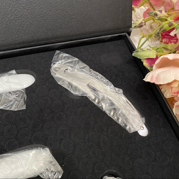 LA-Z-Boy 9-pc Wine & Cheese Set - Picture 7 of 8